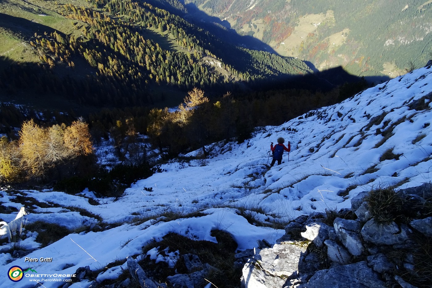 82 Scendiamo con attenzione su neve scivolosa.JPG